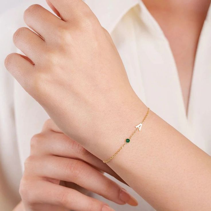 Pulsera con piedra de nacimieto con inicial
